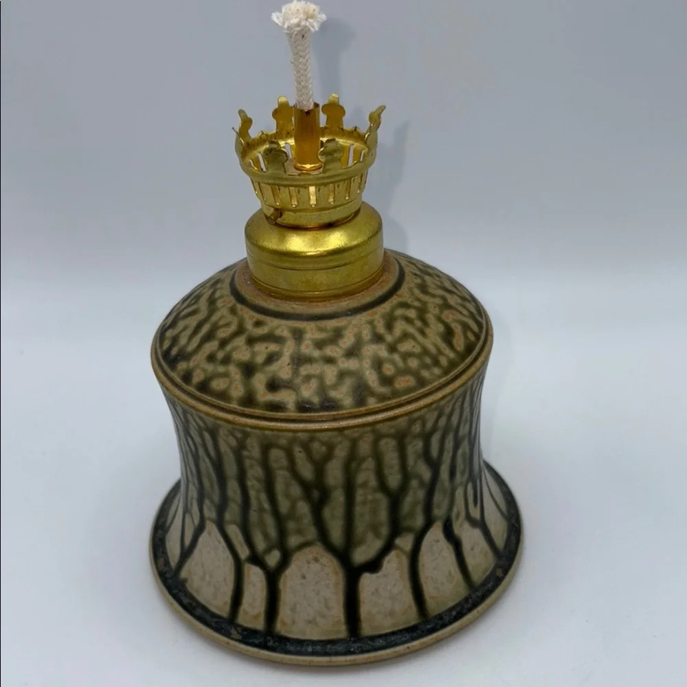 Elegant Frank Stofan studio art pottery signed ash glaze Gold and Cream Oil Lamp